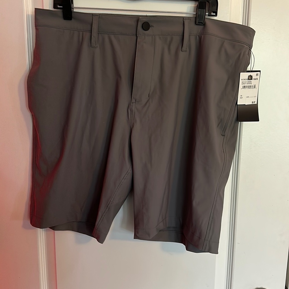 Zella men’s golf shorts